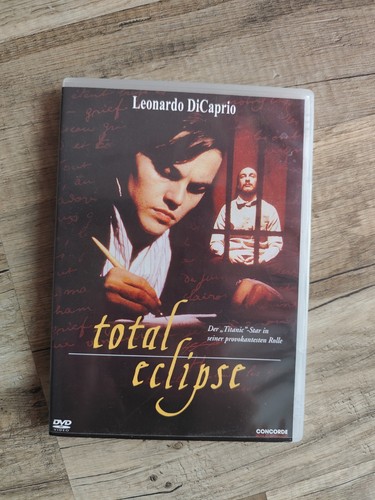 Total eclipse leonardo - -,